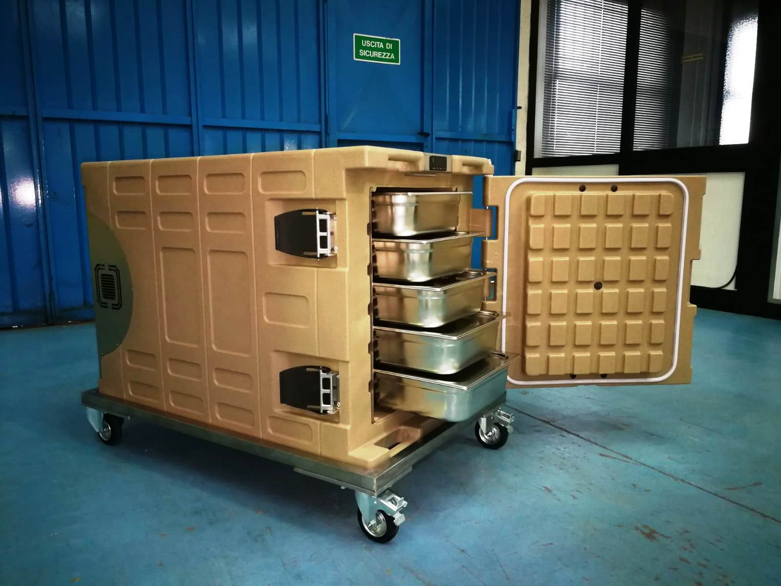 Coldtainer from Thermo King also offers isothermal containers for hot food transport, with an internal temperature between + 149°F and + 185°F.